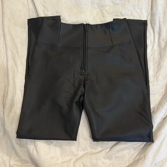 Freddy High Rise Leather 7/8 Pants 🖤 - Picture 2 of 3